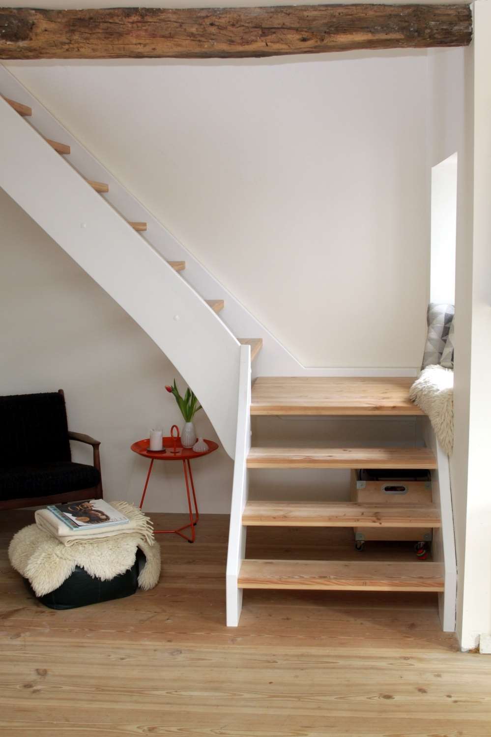 Simpel trappe uden gelænder og med trapperepos 